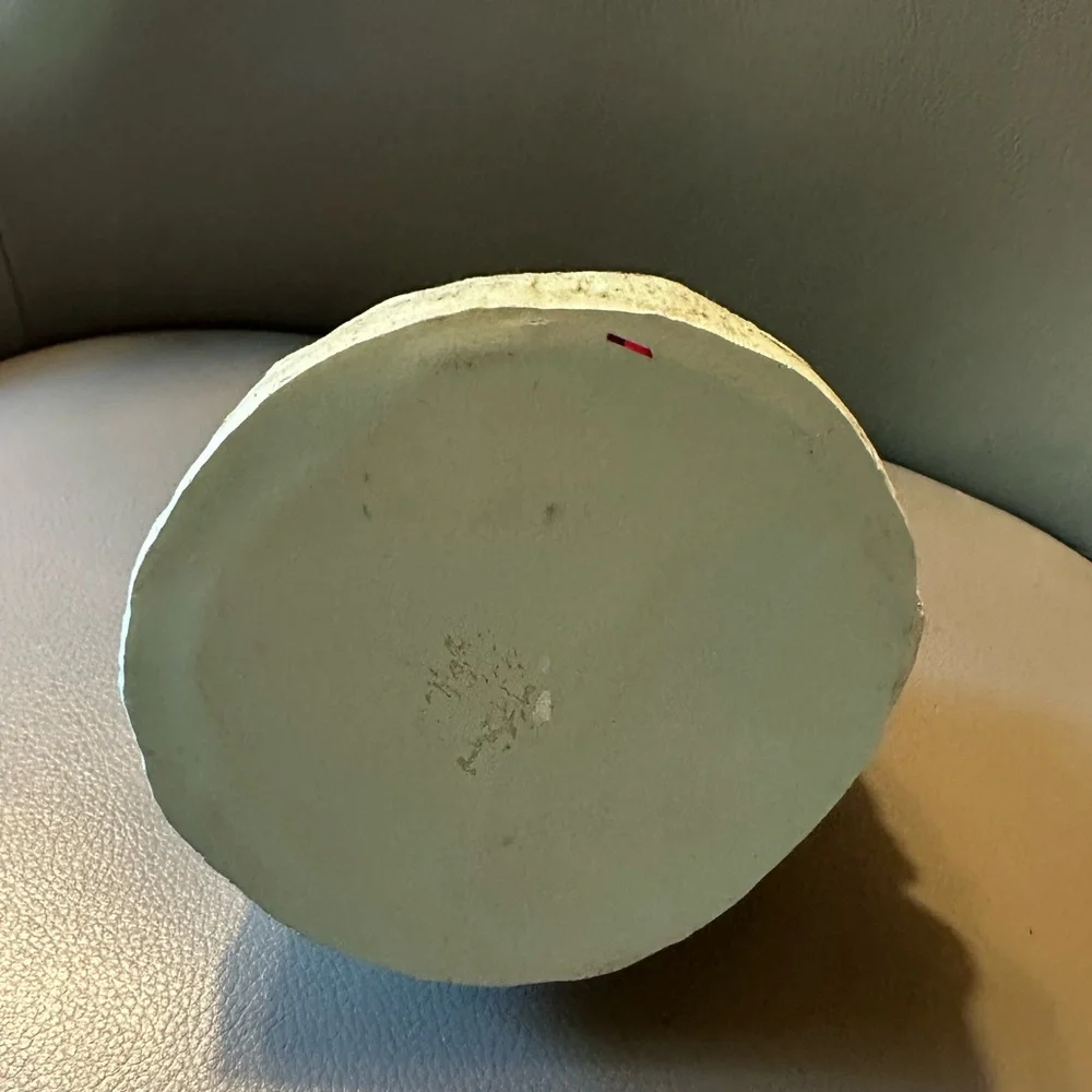 Whimsical, funny plaster-like bathroom shelf decor. - Picture 2 of 5